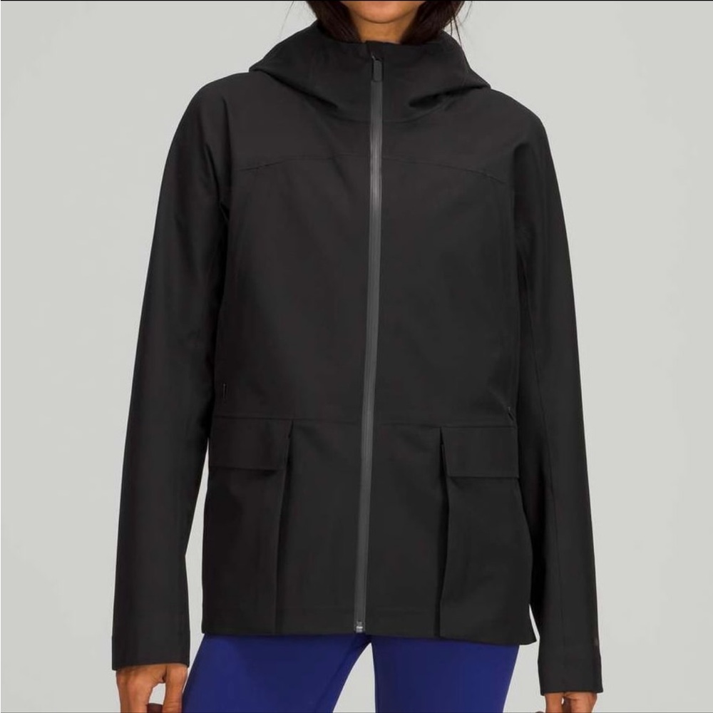 🌊lululemon stretch seal jacket size 6